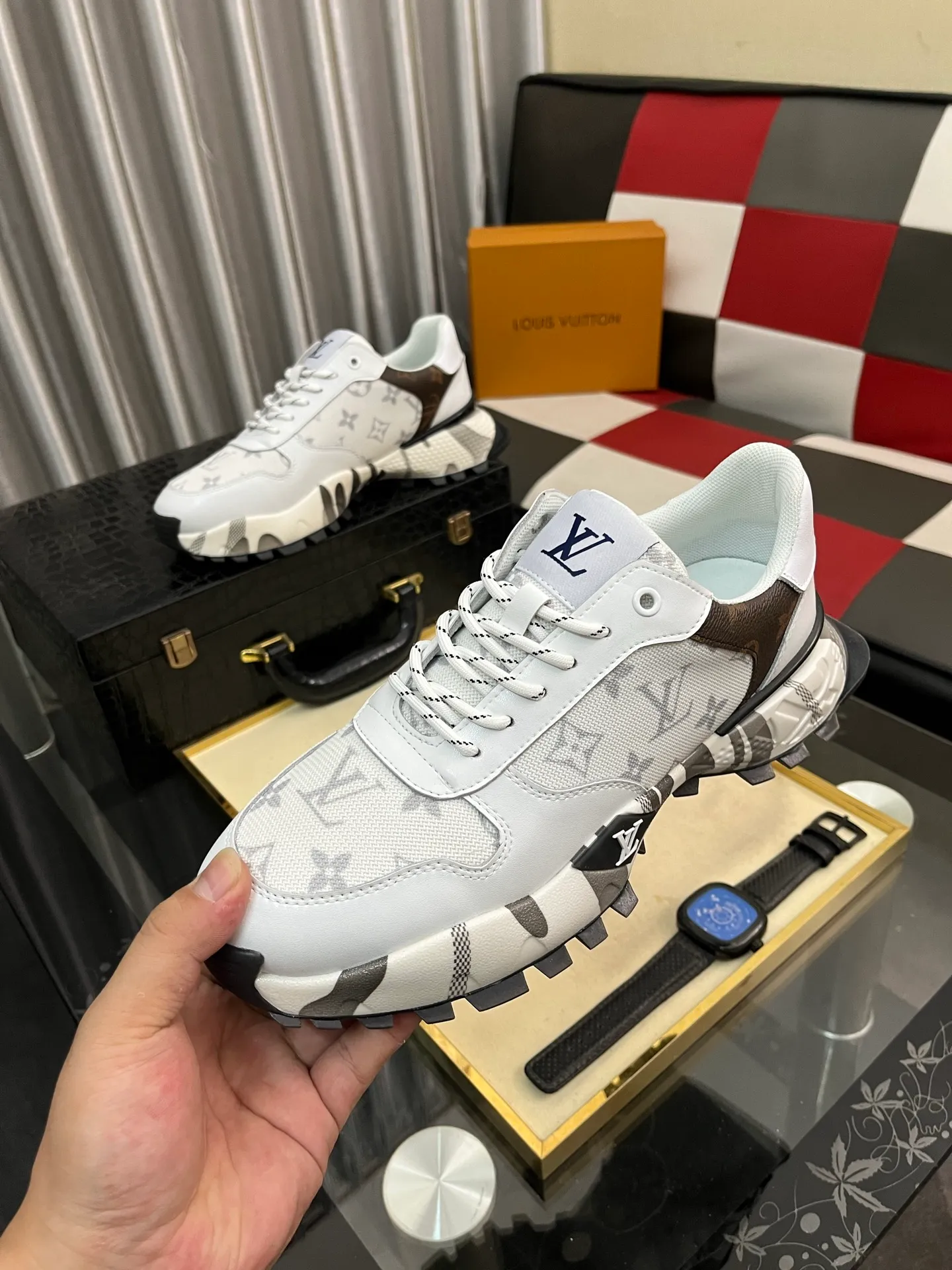 Men's shoes 💰458⌚️⌚️《Louis vuitton/LV Louis Vuitton》original quality.~ Unique modern style sneakers. 🏃A must-have casual shoe for trendy men😍😍 Original brand imported from Italy, imported original leather, cowhide lining (refuses to discolor and grind feet) Sole: Original sole provided by the original factory, French lazy style design ⚠️Fit to the feet Original quality code number: 38-442️⃣Colors available